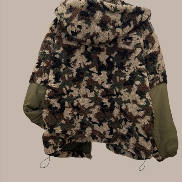 Forever 21 Green and Brown Camouflage Sherpa Jacket - Picture 3 of 3